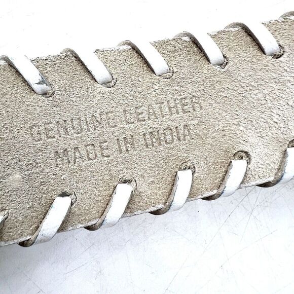 GUESS Vintage White Leather Stitched 1.5" Wide Hook Belt Womens Small - Picture 6 of 7